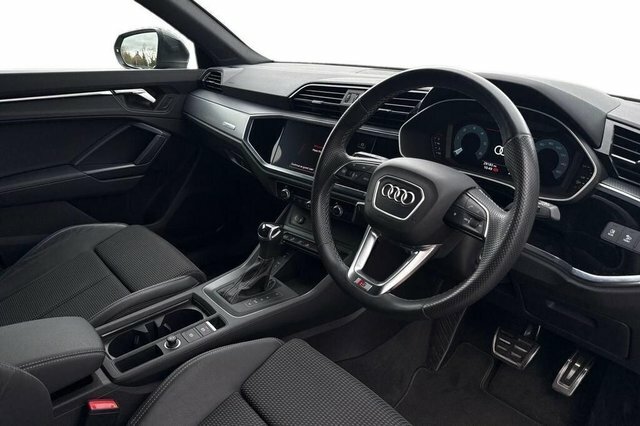 Audi Q3 Tdi 35 S Line Black #6