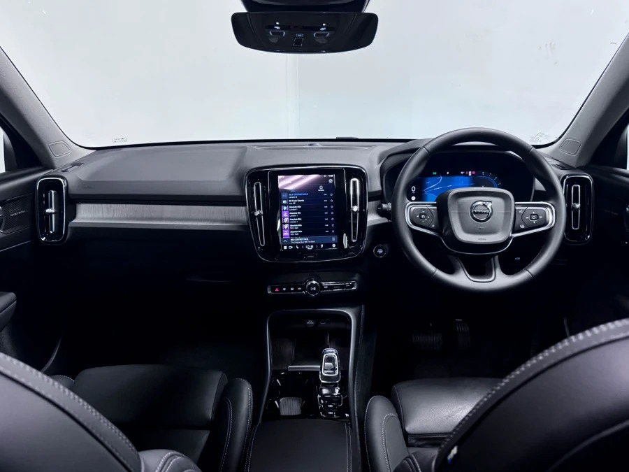 Volvo XC40 Ultra Dark B3 163 Hp OV74AGU Black #2