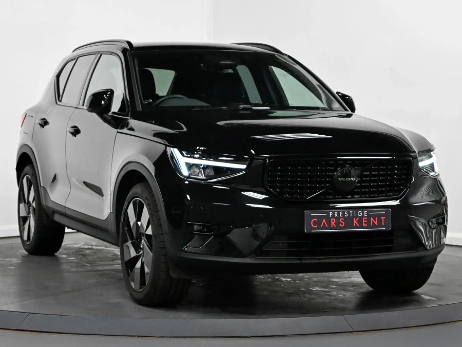Volvo XC40 Black Edition Plus B4 197 Hp Black