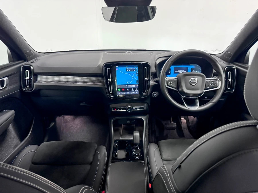 Volvo XC40 Black Edition Plus B4 197 Hp BT74YFO Black #2