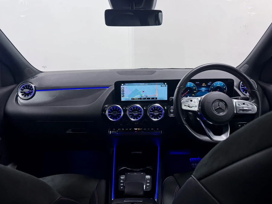 Mercedes-Benz GLA Class 1.3 Gla200 Amg Line Premium Suv 7G-dc Black #2