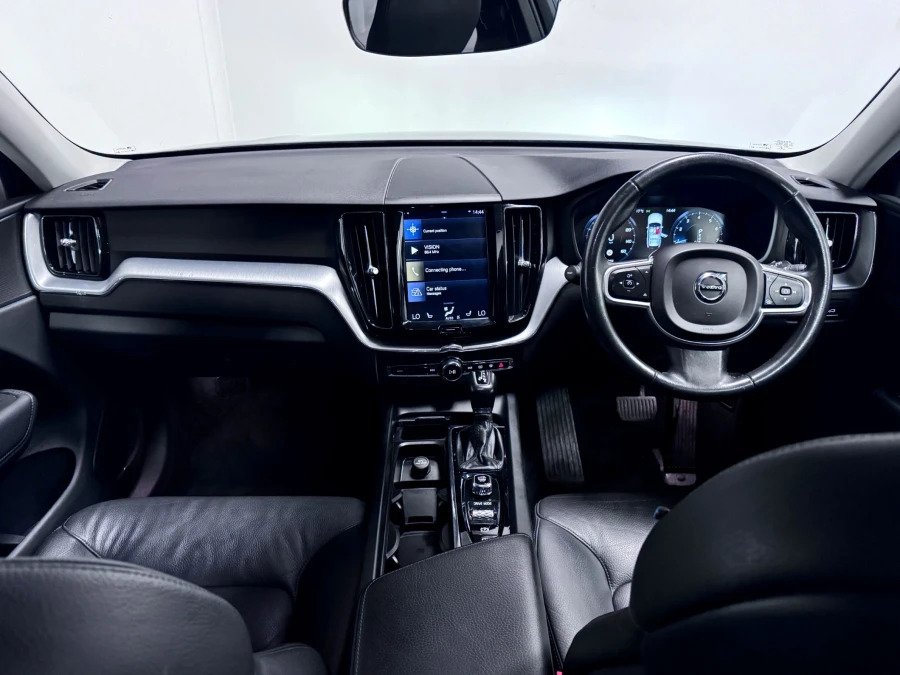 Volvo XC60 Momentum T5 Awd FM68EOT Grey #2
