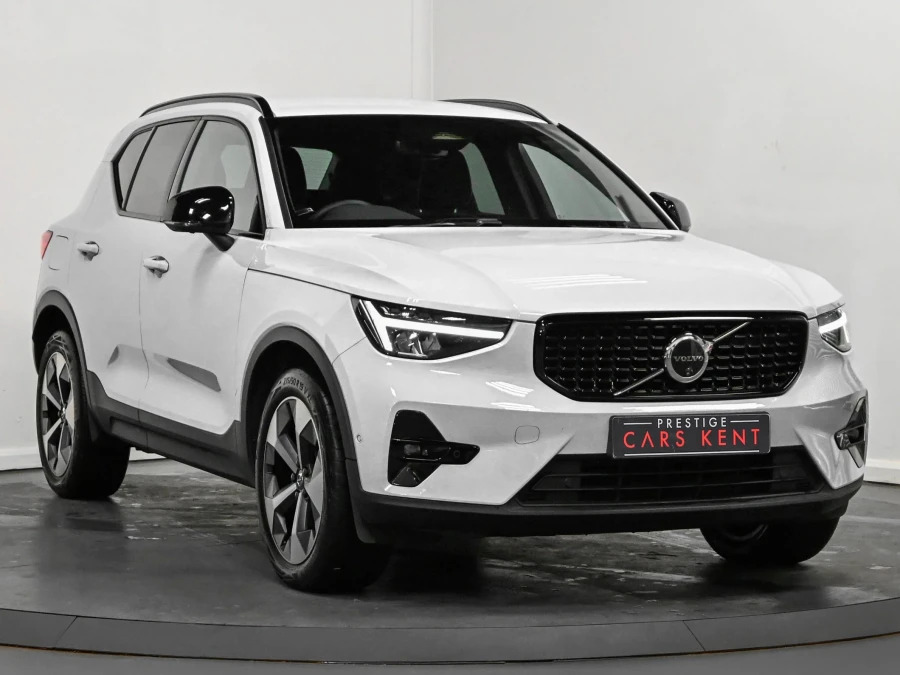 Volvo XC40 Plus Dark B3 163 Hp Blue