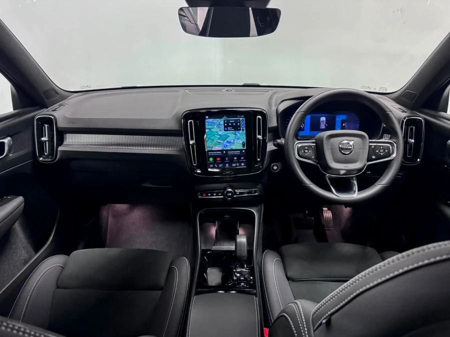 Volvo XC40 Plus Dark B3 163 Hp VU24UXA Blue #2