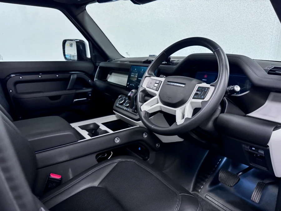 Land Rover Defender 110 X-dynamic Hse Black #27