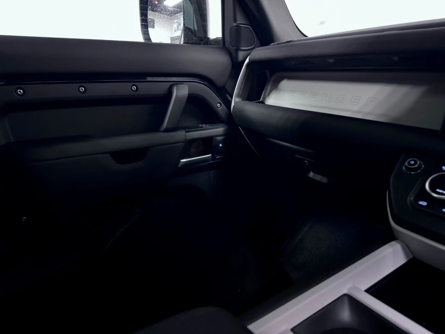 Land Rover Defender 110 X-dynamic Hse Black #29