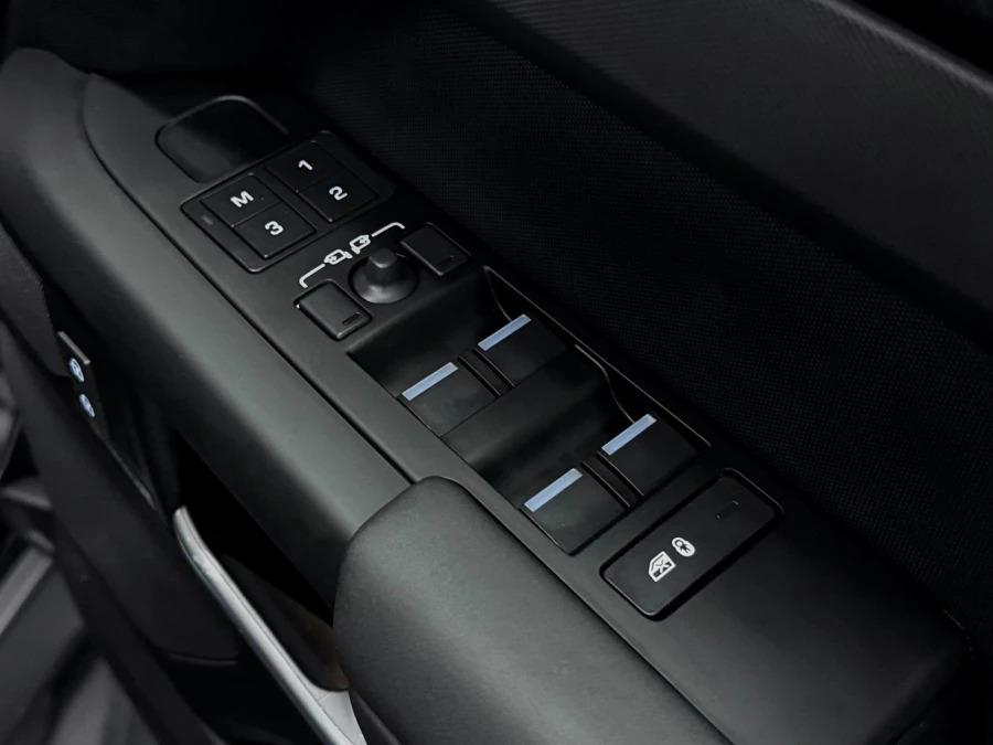 Land Rover Defender 110 X-dynamic Hse Black #9
