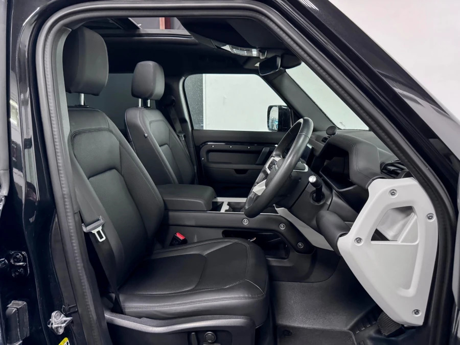 Land Rover Defender 110 X-dynamic Hse Black #21