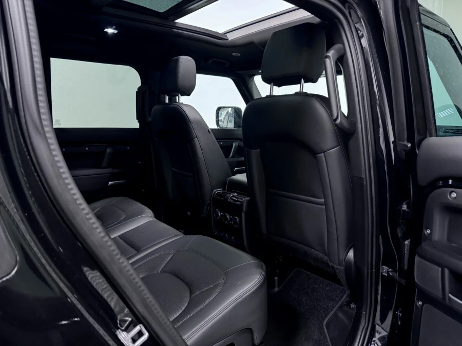 Land Rover Defender 110 X-dynamic Hse Black #19