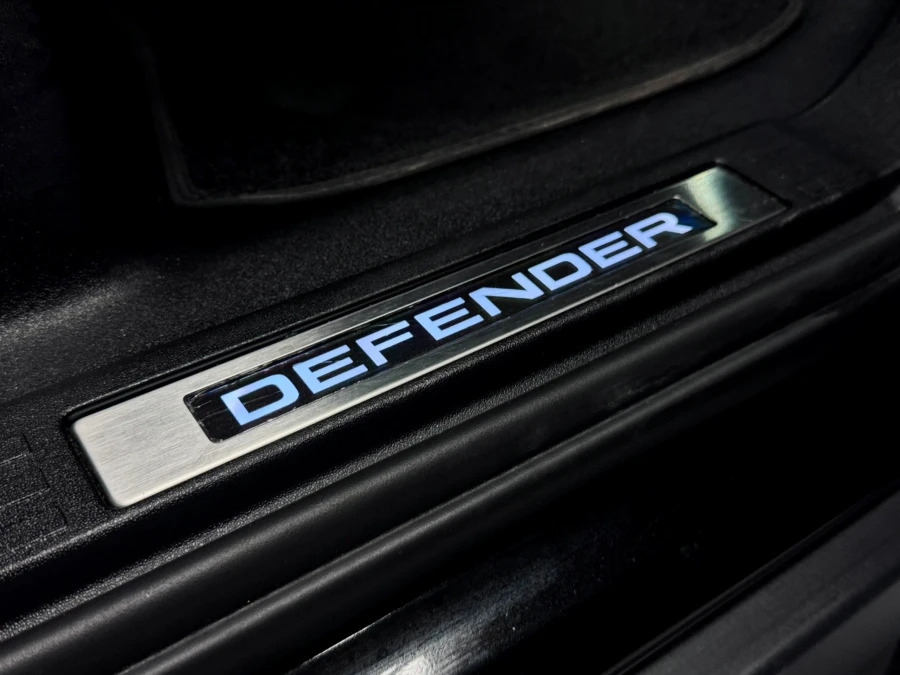 Land Rover Defender 110 X-dynamic Hse Black #26