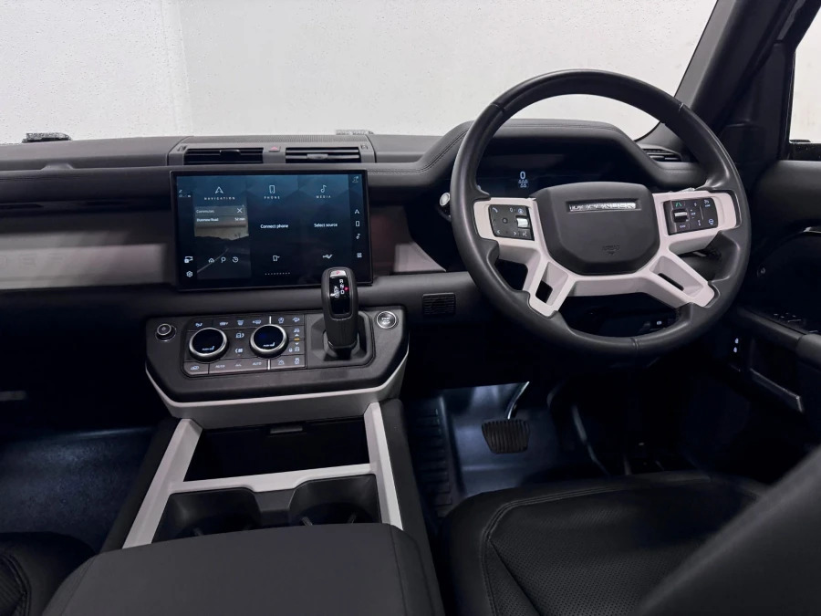 Land Rover Defender 110 X-dynamic Hse Black #24