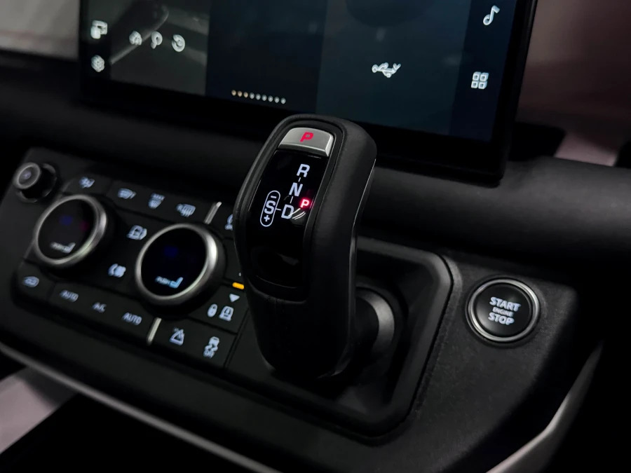 Land Rover Defender 110 X-dynamic Hse Black #32