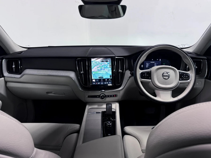 Volvo XC60 Plus Dark T6 Awd 350 Hp RJ24XTO Grey #2
