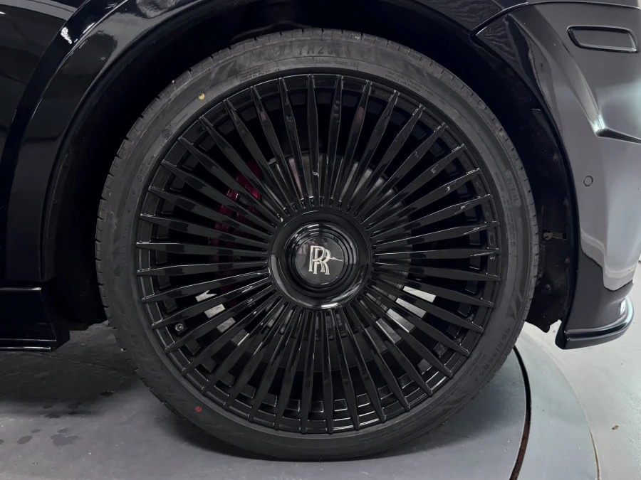 Rolls-Royce Cullinan Cullinan Black Badge Black #69
