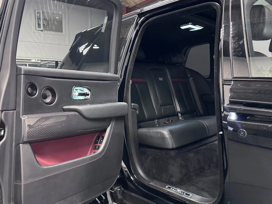 Rolls-Royce Cullinan Cullinan Black Badge Black #27