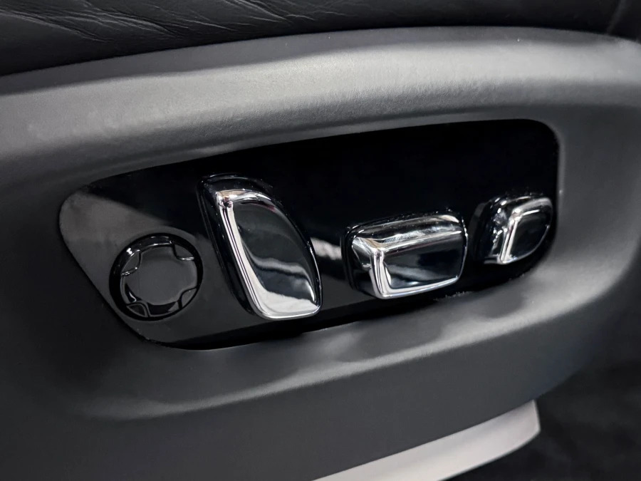 Rolls-Royce Cullinan Cullinan Black Badge Black #40