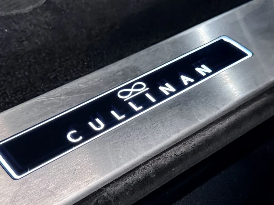 Rolls-Royce Cullinan Cullinan Black Badge Black #39