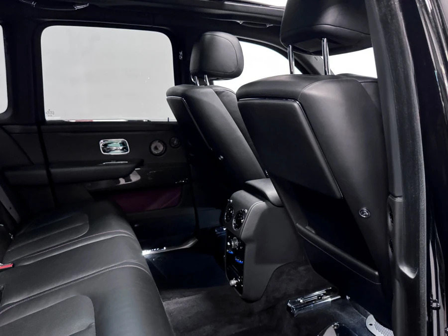 Rolls-Royce Cullinan Cullinan Black Badge Black #31