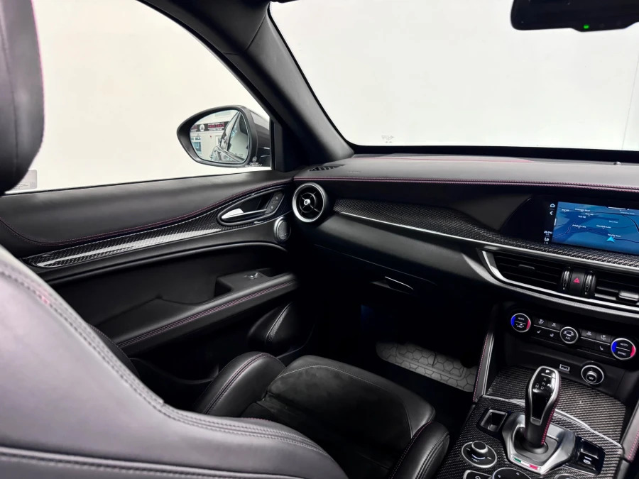 Alfa Romeo Stelvio Sprint #24
