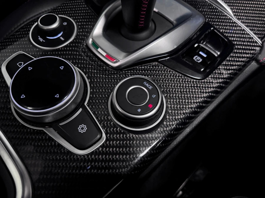 Alfa Romeo Stelvio Sprint #33