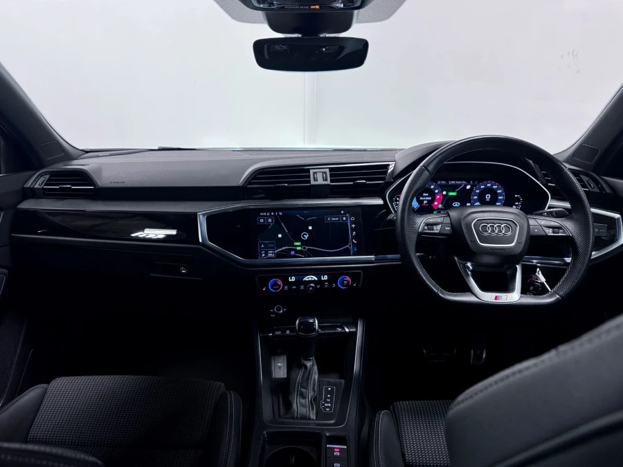 Audi Q3 1.5 Tfsi Cod 35 Black Edition Sportback YC23UAA Black #2