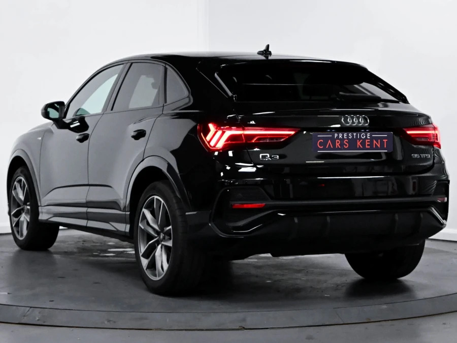 Audi Q3 1.5 Tfsi Cod 35 Black Edition Sportback YC23UAA Black #3