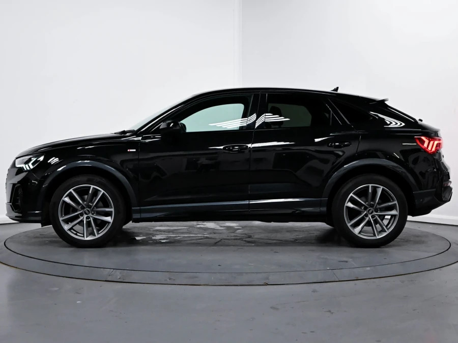 Audi Q3 1.5 Tfsi Cod 35 Black Edition Sportback YC23UAA Black #4