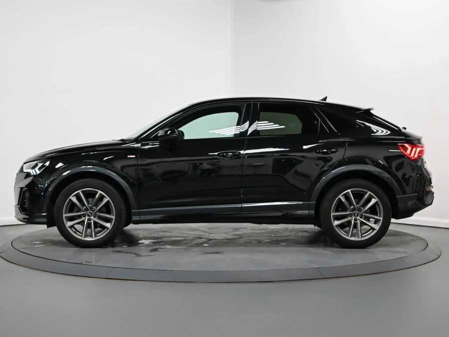 Audi Q3 1.5 Tfsi Cod 35 Black Edition Sportback YC23UAB Black #4