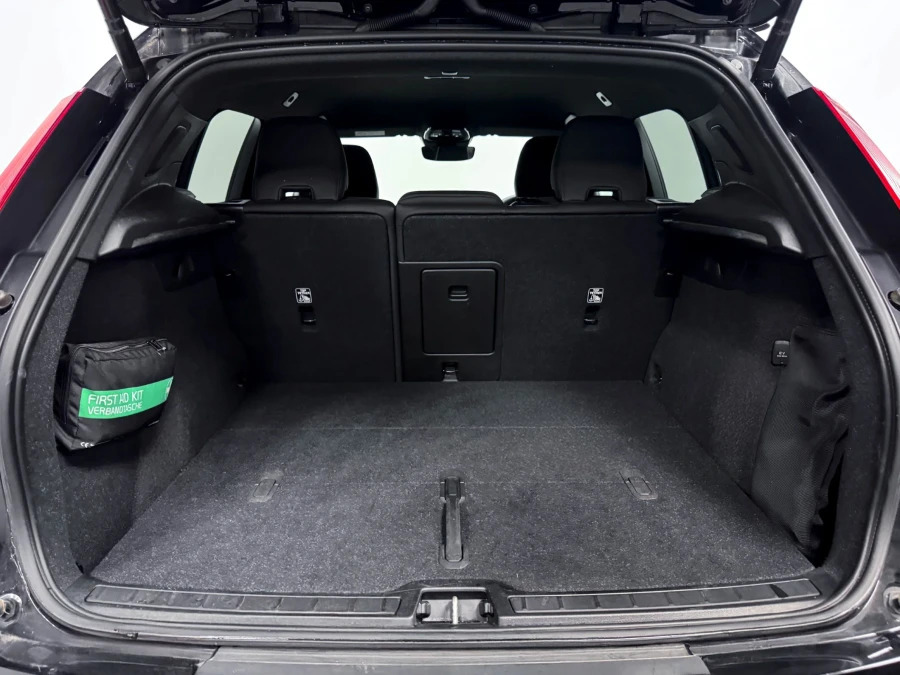 Volvo XC40 Plus B4 197 Hp CK72JFE Black #6