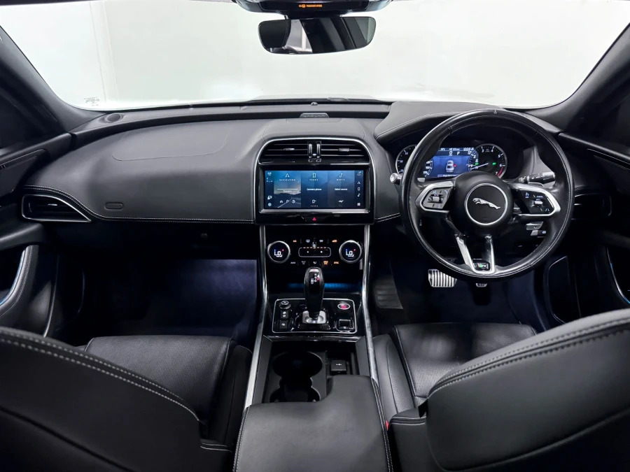 Jaguar XE 2.0 P250i R-dynamic Black Saloon E Grey #2