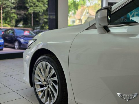 Lexus ES 2.5 300H Takumi White #6