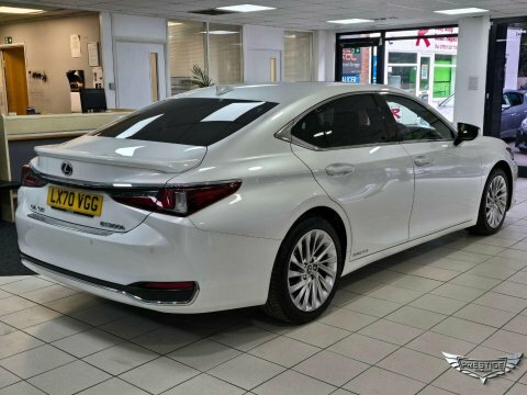 Lexus ES 2.5 300H Takumi White #3