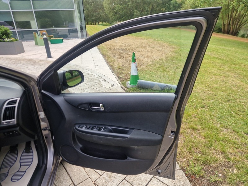 Hyundai I20 1.2 Classic Hatchback White #25