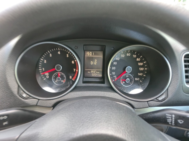 Volkswagen Golf 1.6 Tdi Red #20