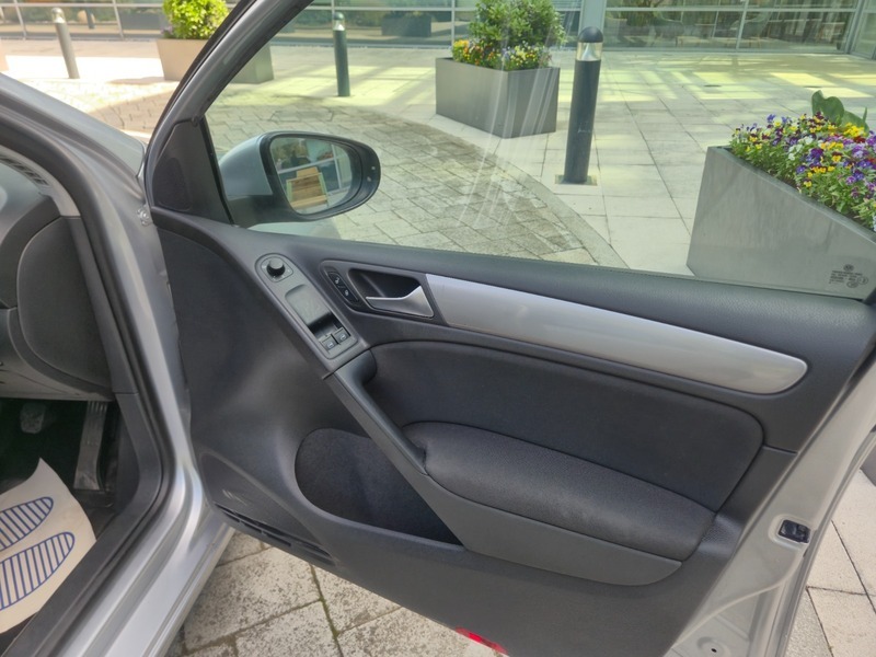 Volkswagen Golf 1.6 Tdi Red #21
