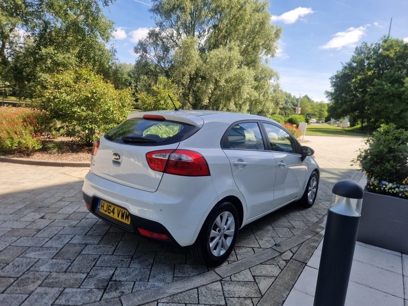 Kia RIO 1.25 Vr7 Hatchback White #4