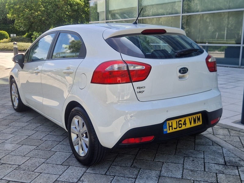 Kia RIO 1.25 Vr7 Hatchback White #3