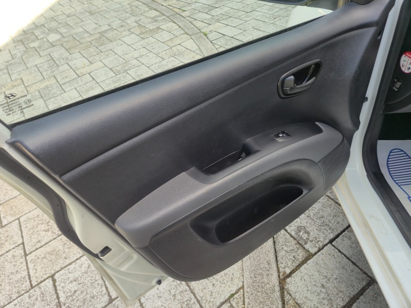 Hyundai I10 1.2L Se White #17