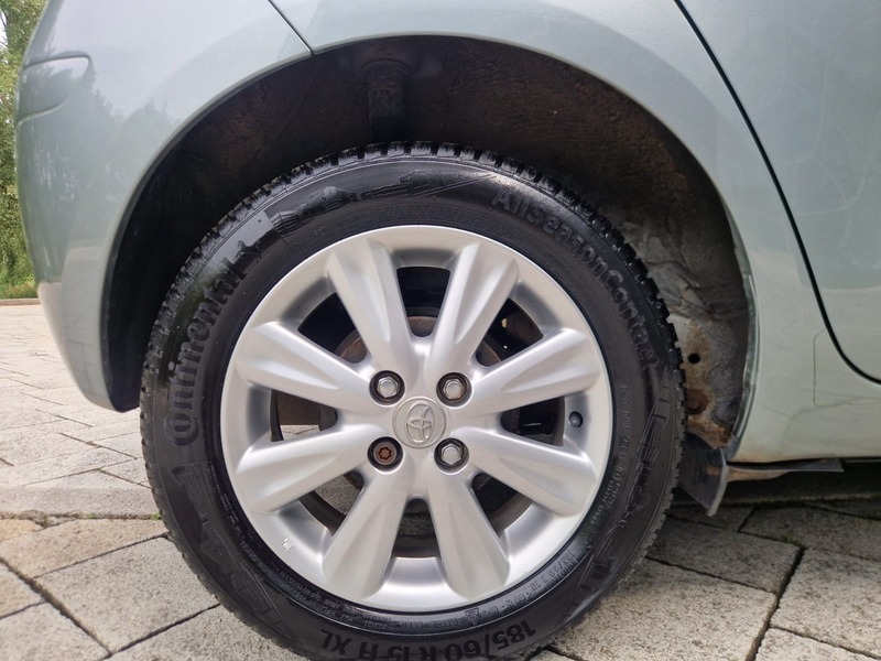 Toyota Yaris  Silver #22