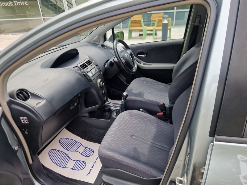 Toyota Yaris  Silver #12