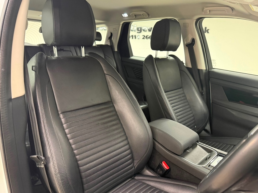 Land Rover Discovery Sport 2.0 D165 S Black Pack- One Owner White #6
