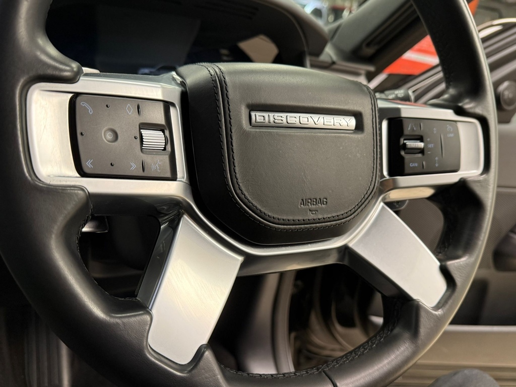 Land Rover Discovery 3.0 D300 Dynamic Hse Black Pack - One Own Black #4