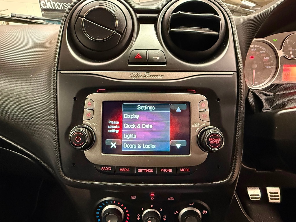 Alfa Romeo MiTo Hatchback White #18