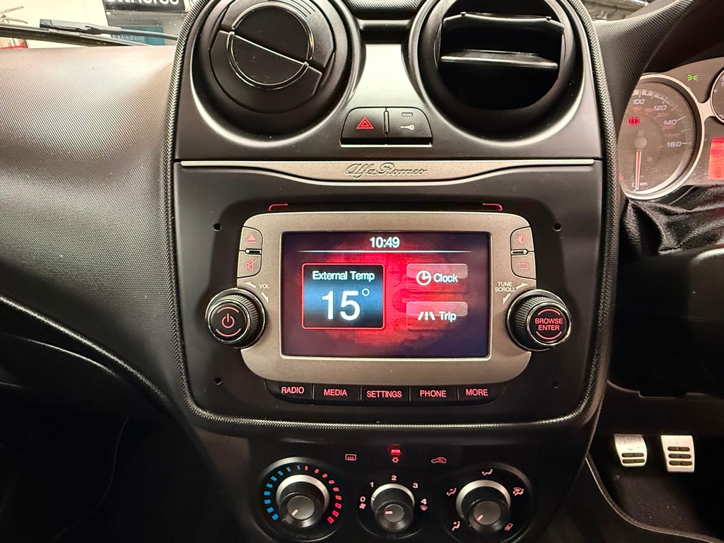 Alfa Romeo MiTo Hatchback White #15