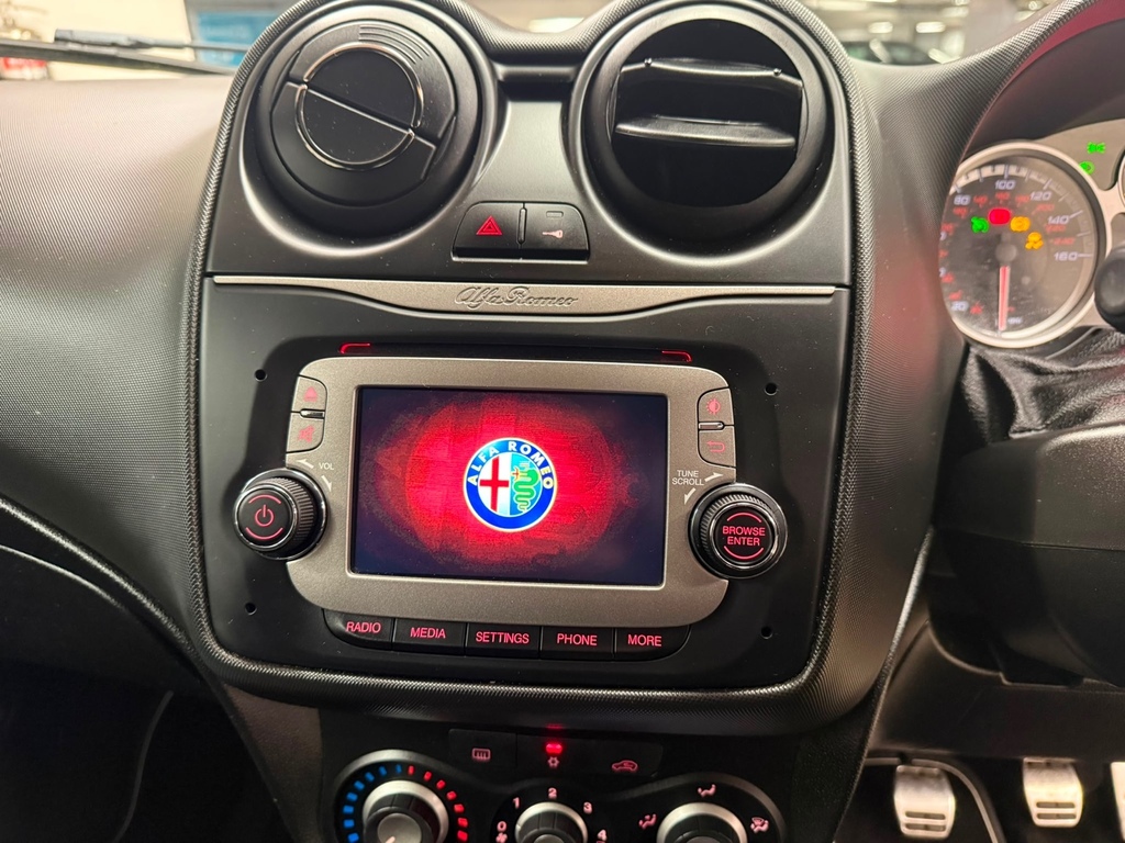 Alfa Romeo MiTo Hatchback White #25