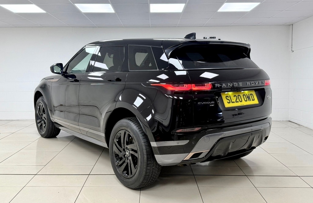 Land Rover Range Rover Evoque 2.0 D150 R-dynamic 2Wd Black #3
