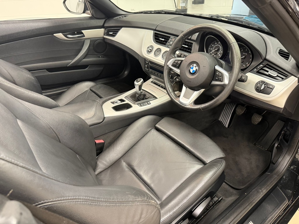 BMW Z4 23I Sdrive Black #2