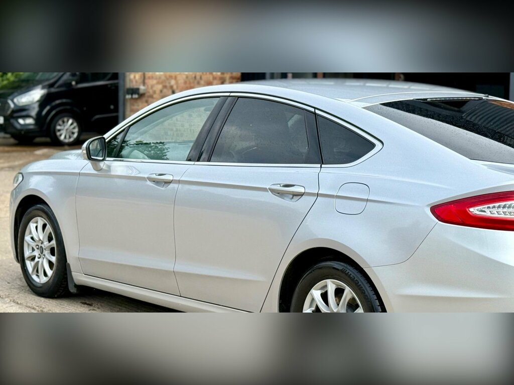 Ford Mondeo Saloon Grey #28