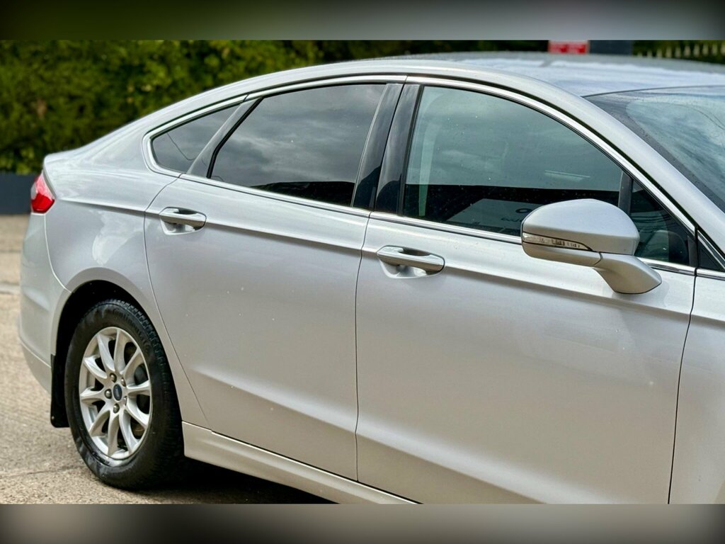 Ford Mondeo Saloon Grey #22