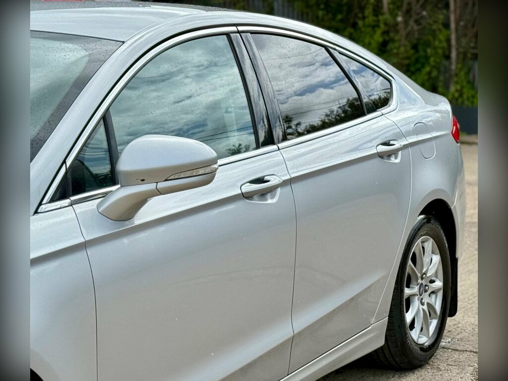 Ford Mondeo Saloon Grey #25